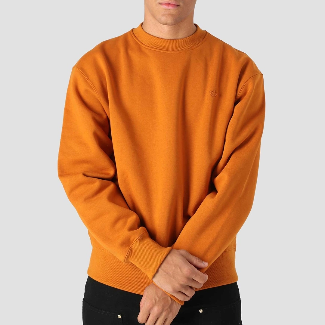 На данном фото обычный свитер