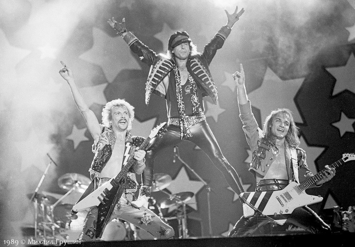 Участники группы Scorpions Рудольф Шенкер, Клаус Майне и Маттиас Ябс. Moscow Music Peace Festival, 13 августа 1989 года.