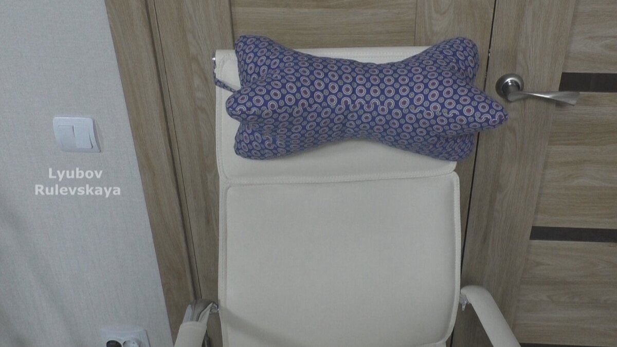 Подушка-косточка под шею для компьютерного или автомобильного кресла