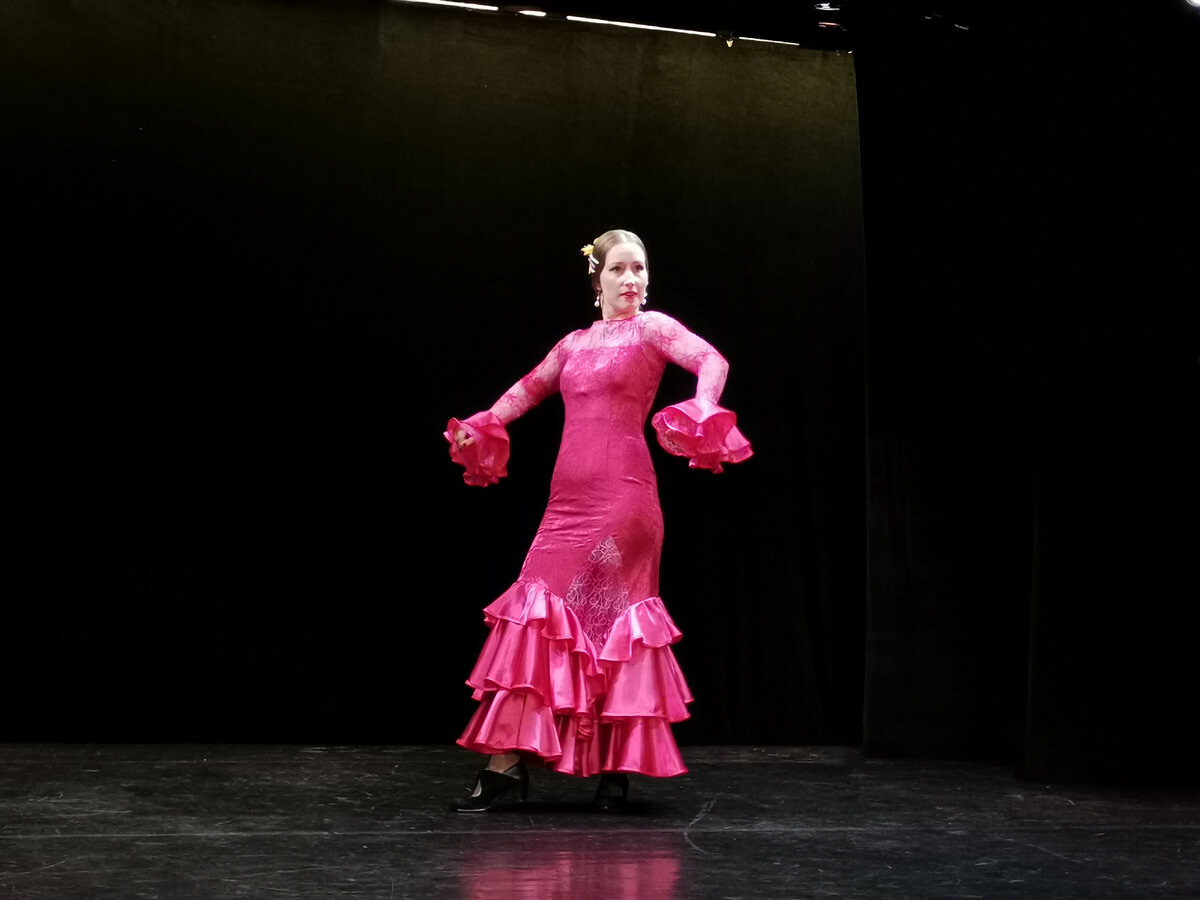 "Севильянас" на музыку “A la Puerta de Toledó” в постановке Себастьяна Санчеса в исполнении Екатерины Чибис на концерте "С бубном и гитарой" в Московском музыкальном театре для детей и молодёжи "Экспромт" 11 июня 2022 г. 