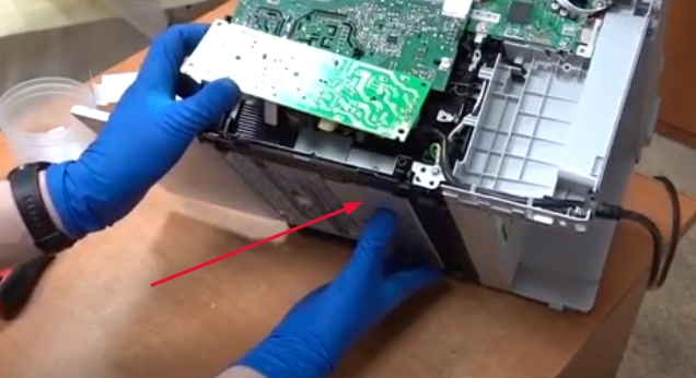 Снимаем пластину