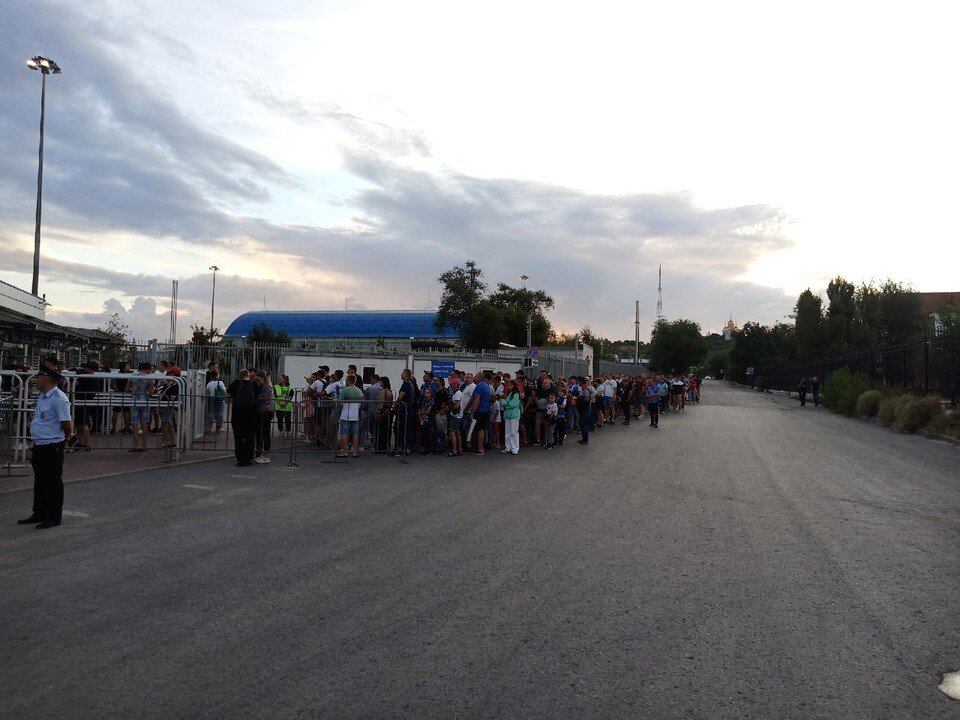     При входе на стадион были большие очереди Эдуард Пальгунов