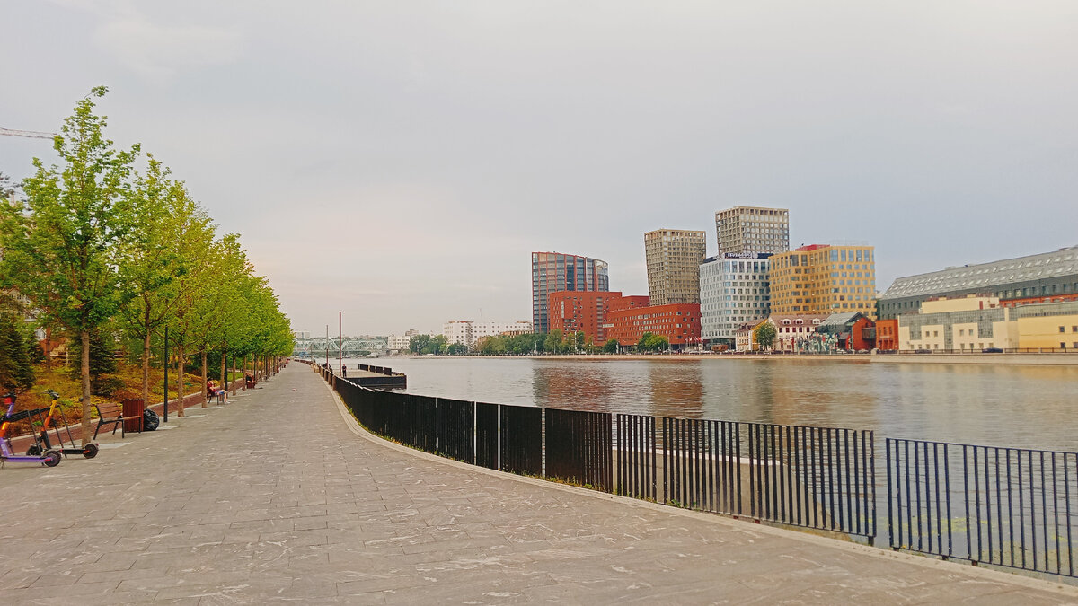 В самом начале, у воды