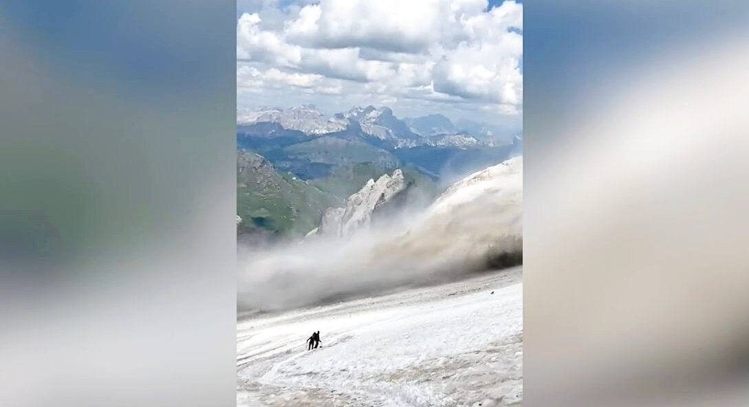 Туристы за несколько минут до гибели под лавиной. Ледник Мармолада, Альпы, Италия. de Gelderlander
