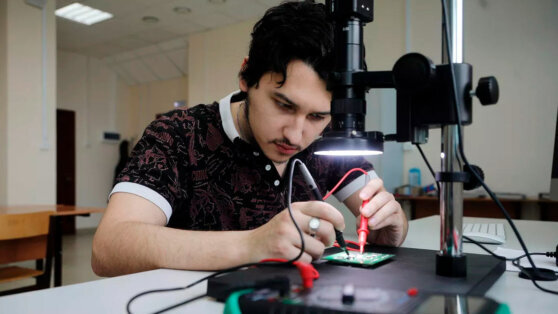    Российские ученые разрабатывают летный образец аппаратуры для изучения плазменной пыли Екатерина Щербакова