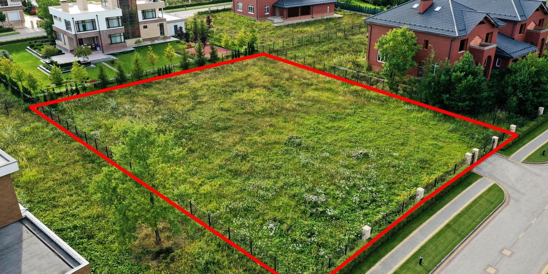 Продают участок с домом вне границ участка