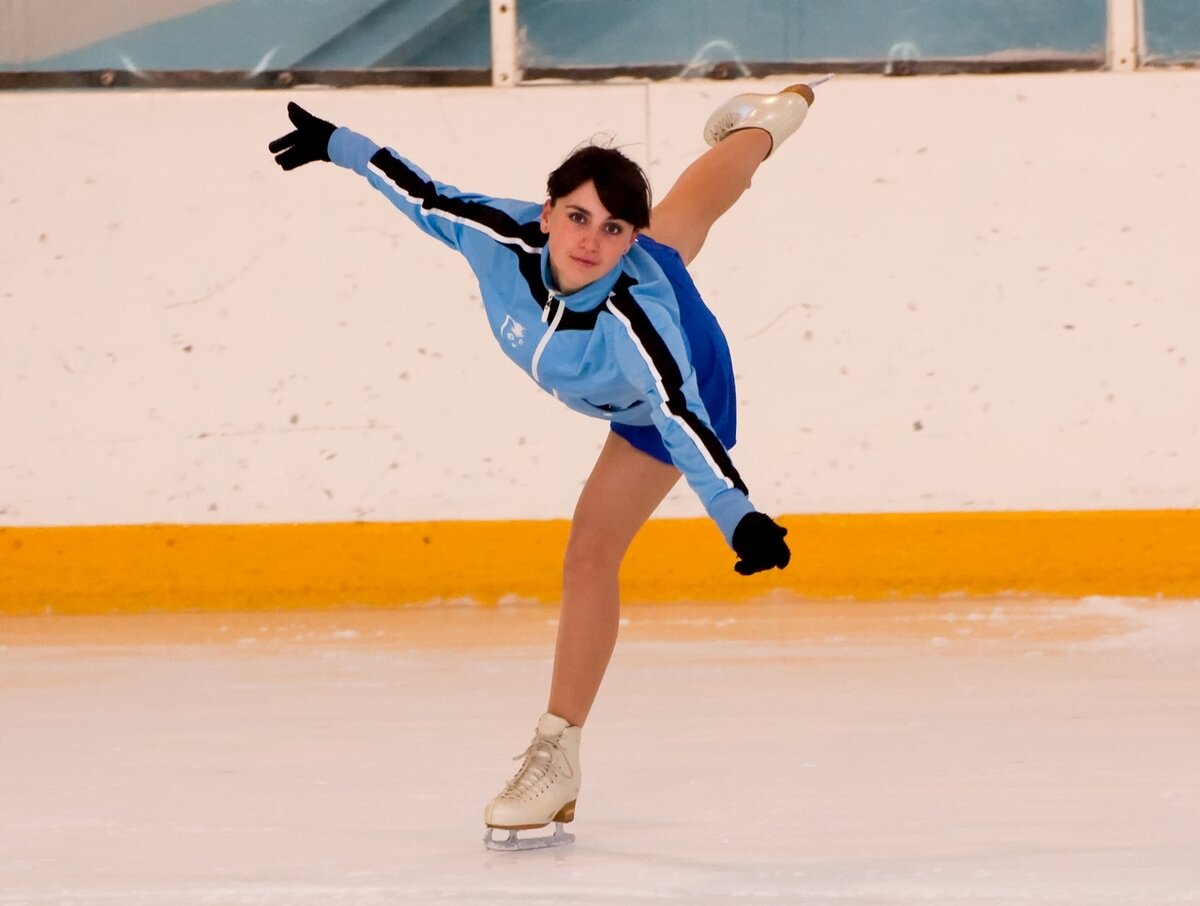 Мечта стать фигуристкой вспыхнула с новой силой уже в сознательном возрасте. Обязательно расскажу вам историю, как в 22 года я пошла в секцию ФК 