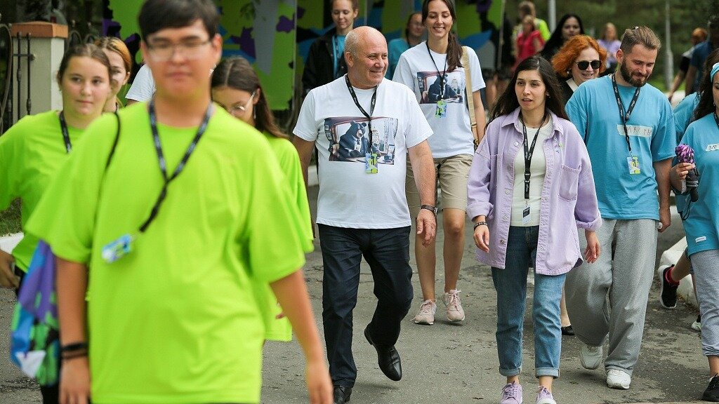     Цифровой помощник мэра Хабаровска Сергея Кравчука был запущен в Телеграм всего неделю назад. За это время он стал очень популярным у жителей краевой столицы.