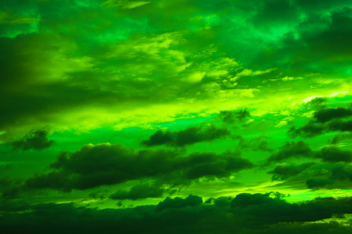 Почему небо становится зелёным? Объяснение редкого атмосферного явления |  Океан жизни | Дзен