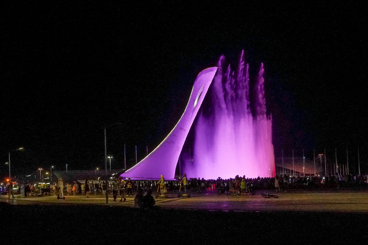 Свето-музыкальный фонтан в олимпийском парке. Имеретинский курорт. Фото автора
