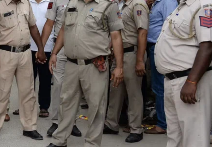 Если человек толстый, он, вполне вероятно, полицейский. В Индии полно худых людей и толстых полицейских