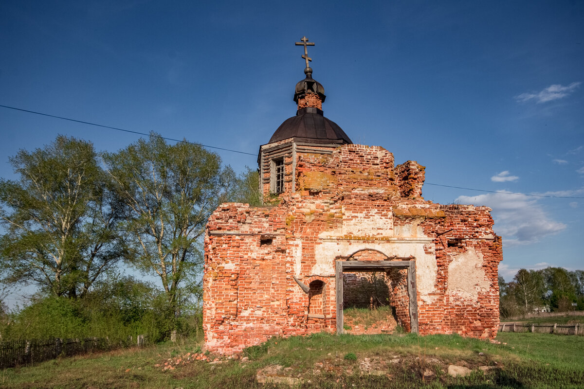 Село Троицкое заброшенная деревянная Церковь