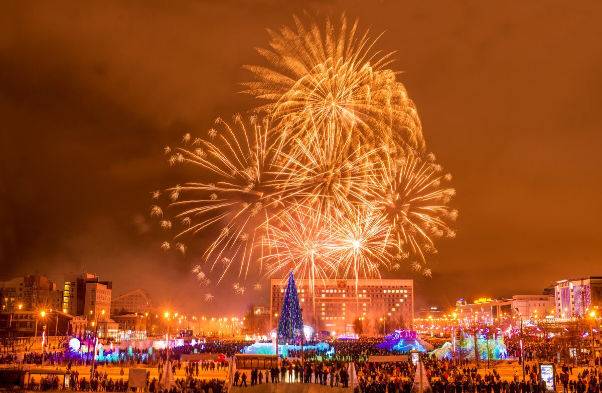 31 декабря пермь. Салют пермь. новогодний салют пермь. салют пермь 2025. пермь новый год салют эспланада.