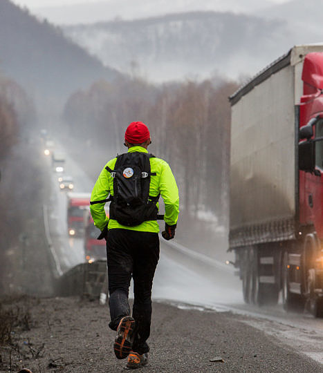 Возможно ли пешком дойти от Якутска до Магадана?  