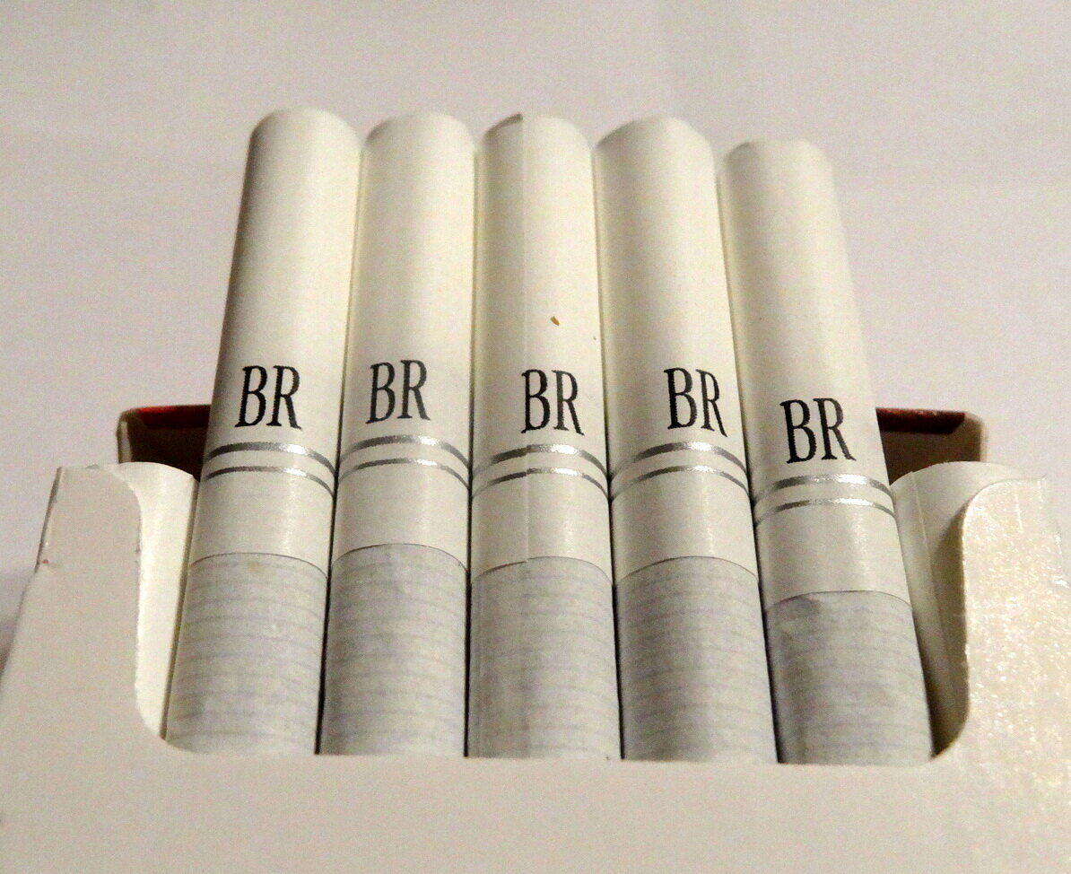 Купить сигареты бизнес класс. Сигареты Business Royals SUPERSLIMS. Сигареты бизнес рояль. Деловые сигареты. Сигареты Business Royals с капсулой.