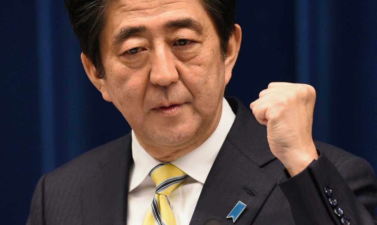 Действующий премьер министр. С Абэ премьер-министр. Синдзо Абэ. Премьер министр Японии Абэ. Японский премьер-министр Синдзо Абэ.