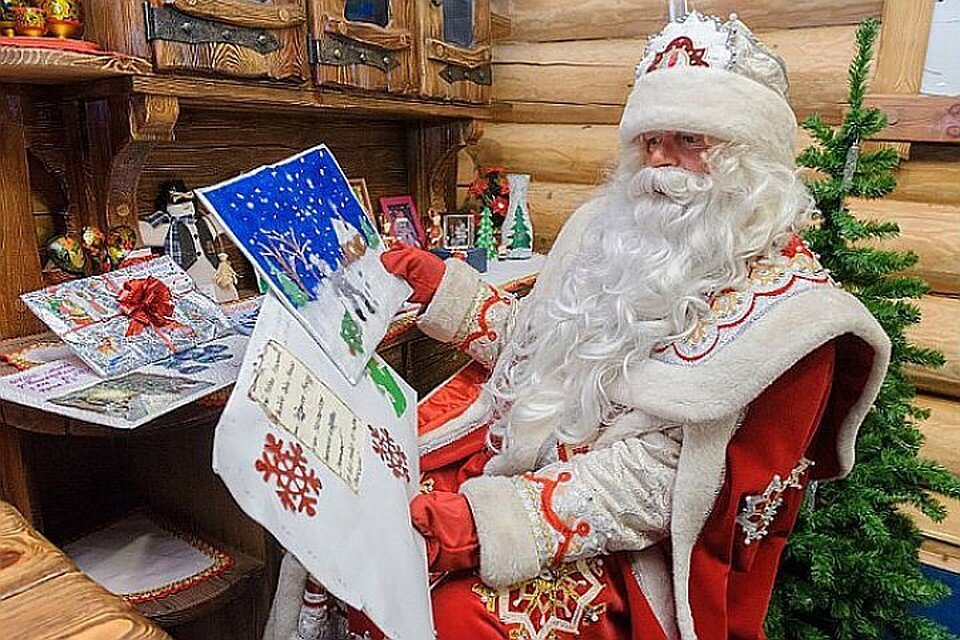 Дед Мороз за чтением