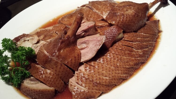 Сегодня речь пойдет о нашем семейном блюде,так сказать, царе Новогоднего стола. В принципе рецепт пригодится всем, кто любит вкусно поесть, не тратя много времени на кухне.