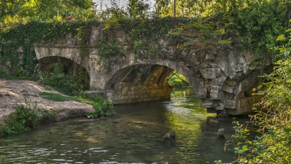 Акведук на Черной речке близ Севастополя. Фото: fotokto.ru 