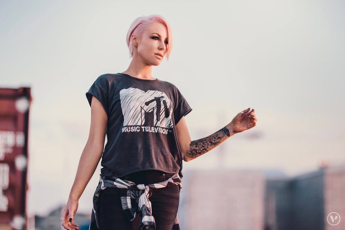 Emma hewitt фото