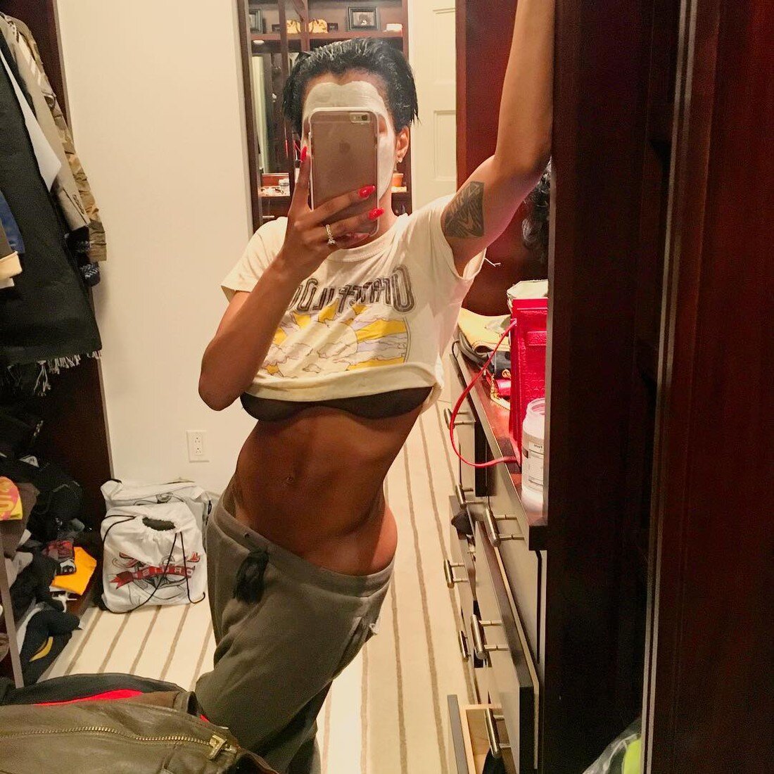 Иногда Теяна Тейлор пытается сохранить анонимность в собственном инстаграме