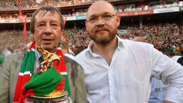 Фото: fclm.ruНапомним, в пятницу, 28 декабря, стало известно о том, что руководящие посты в «Локомотиве» покинули генеральный директор Илья Геркуси спортивный директор Эрик Штоффельсхаус.
