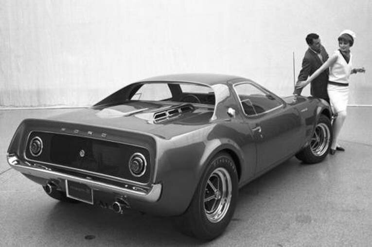 Центральномоторный Mustang