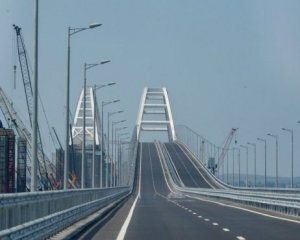 Керченской мост поставлен на рельсы и спокойно себе движется. Уж не в сторону ли Украины?