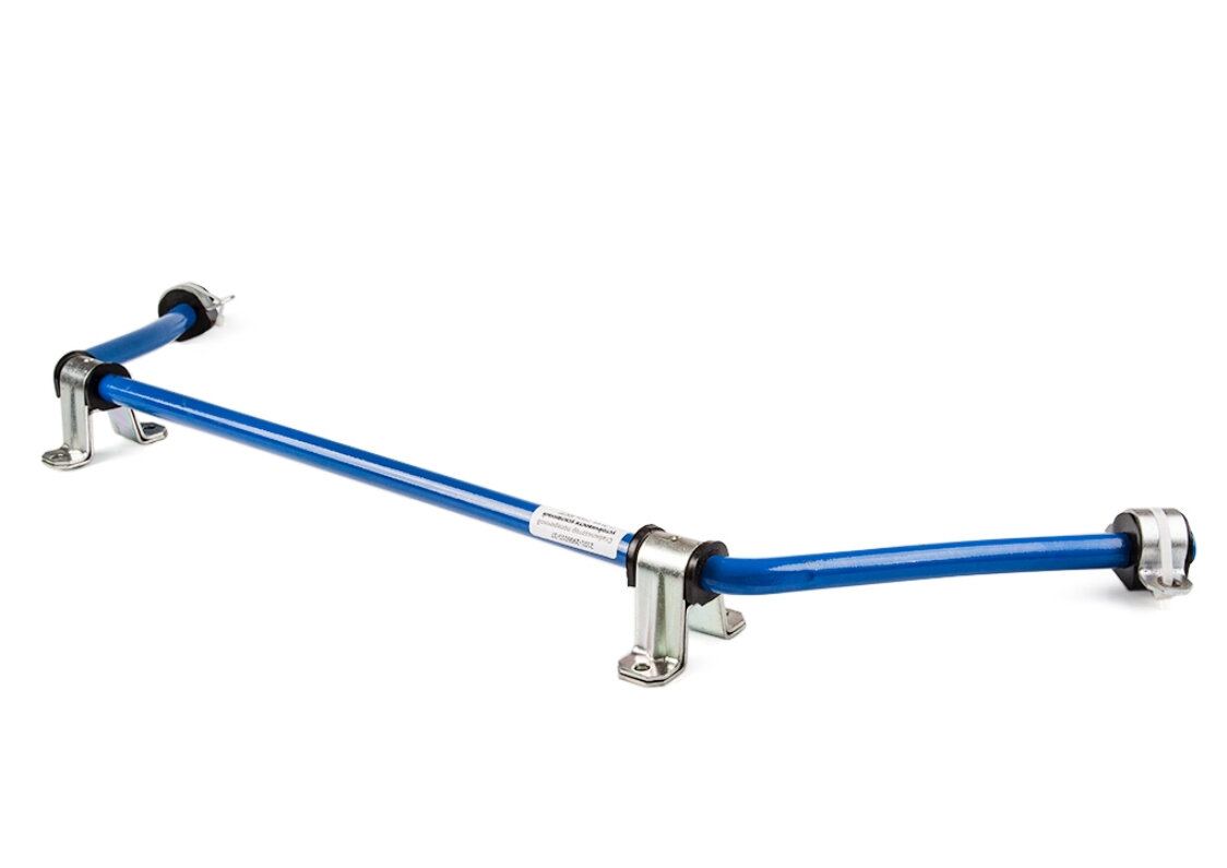 Типичный СПУ. Чёрные резиновые втулки - это сайлентблоки (о них мы уже говорили [2]). Когда их разбивает, палка начинает в них болтаться и издавать стуки - всё просто. (фото: clubturbo.ru)