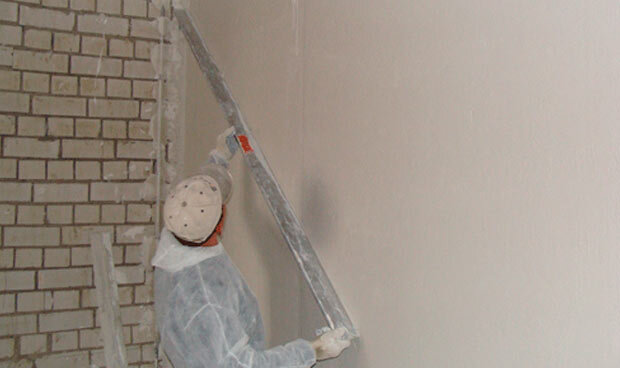 Как правильно выровнять стены в квартире своими руками, способы выравнивания стен в доме - Vira