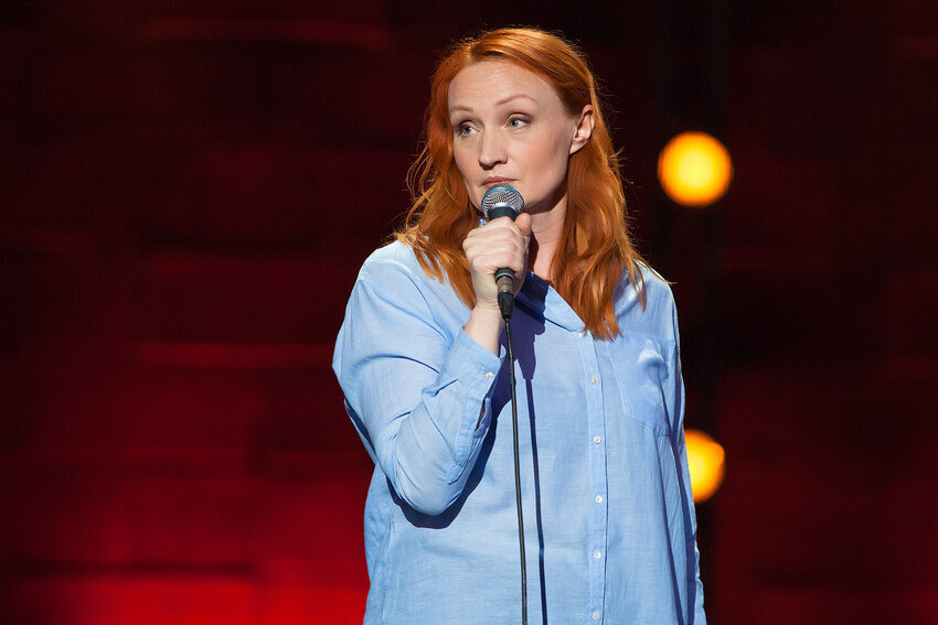 Стендап-комик Елена Новикова мастерски владеет самоиронией, что делает ее только лучше