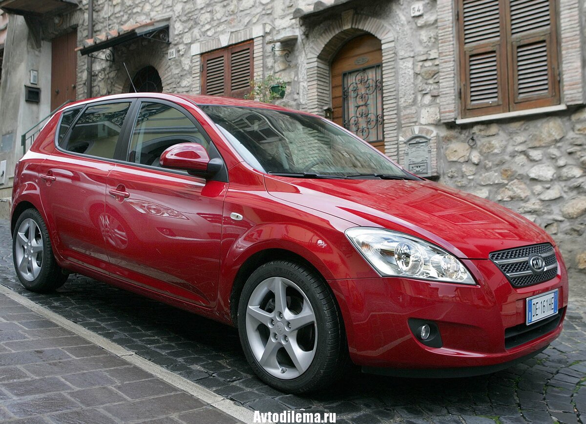 Красный Kia Ceed 2011