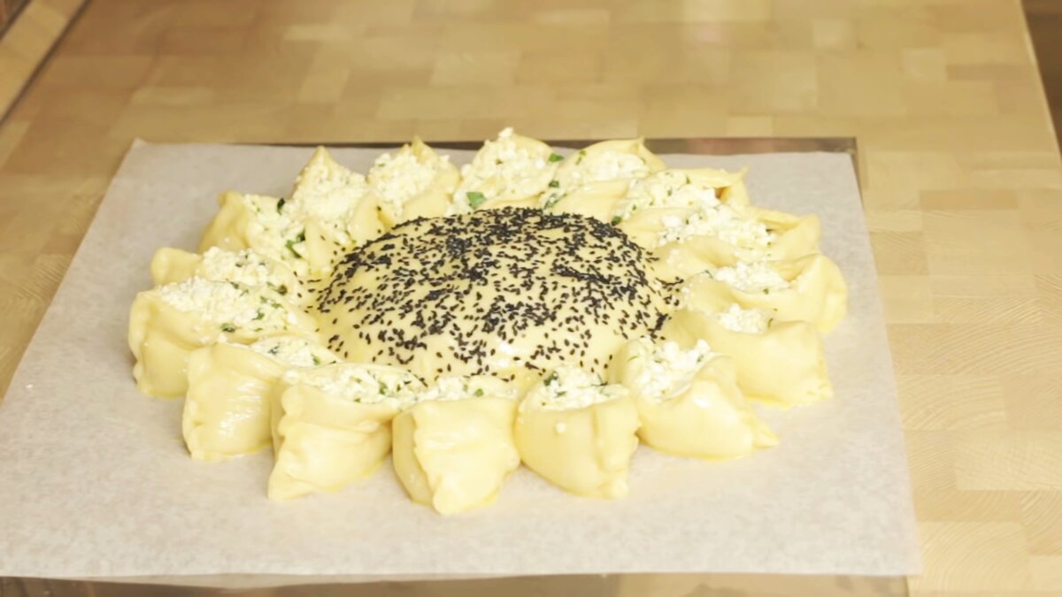 салат подсолнух с морской капустой. пирог подсолнух с мясом. подсолнух из теста дрожжевого. пирог подсолнух из слоеного теста рецепт с фото. сыр подсолнух.