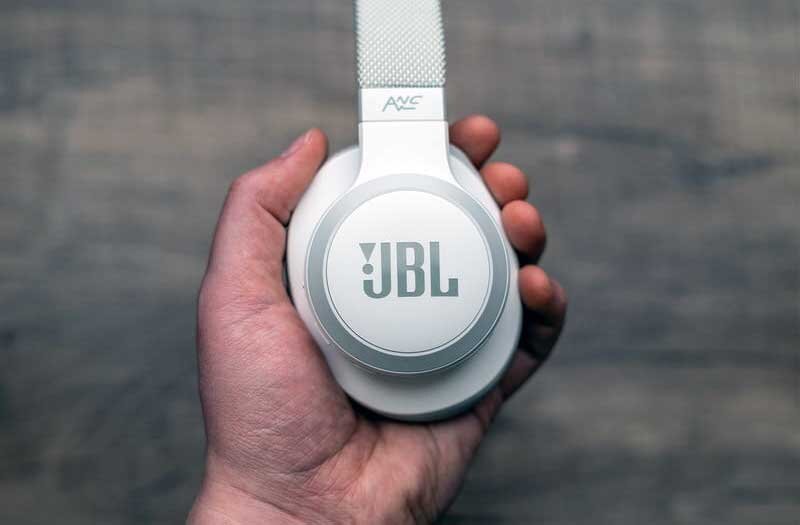 Jbl live 650. JBL Live 660. 650btnc JBL Live бежевый. Лучшие наушники JBL 2021. JBL Tune Flex оригинальная коробка.