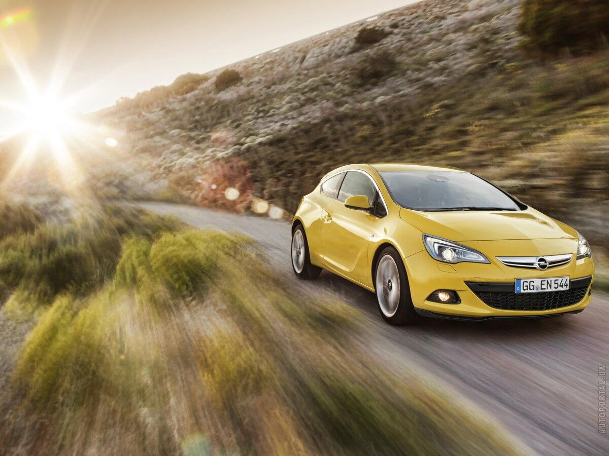 Opel Astra j GTC желтая