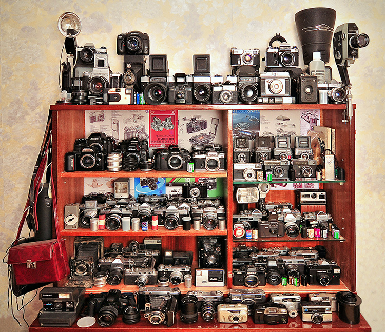 Почему коллекционеры. Коллекция фотоаппаратов. Коллекция старых фотоаппаратов. Советские фотоаппараты коллекция. Коллекционные вещи.