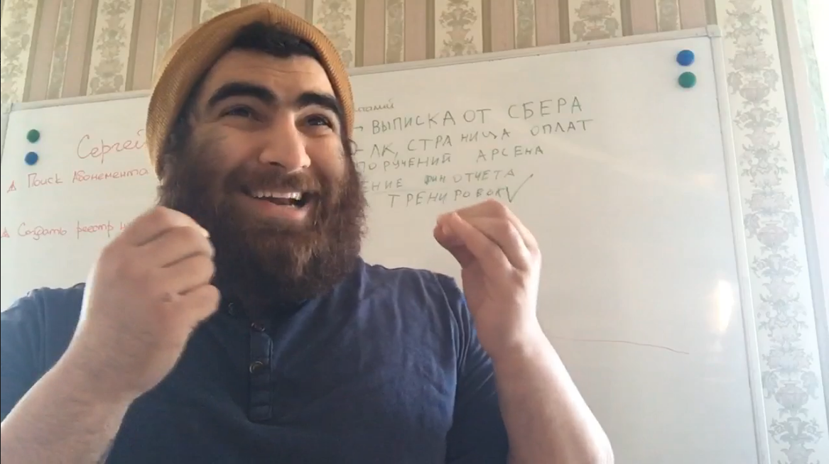 Арсен в шапочке и с бородой