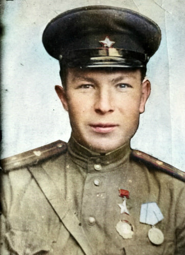 Коновалов Семен Васильевич — командир танка 15-й танковой бригады 9-й армии Юго-Западного фронта, лейтенант.