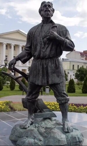 Памятник Тамбовскому мужику.