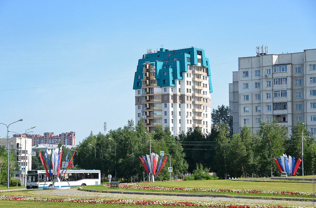 01. Сургут - один из старейших городов Сибири, основанный в 1594 году. Но несмотря на этот факт, город сложно назвать старинным и богатым на достопримечательности.

