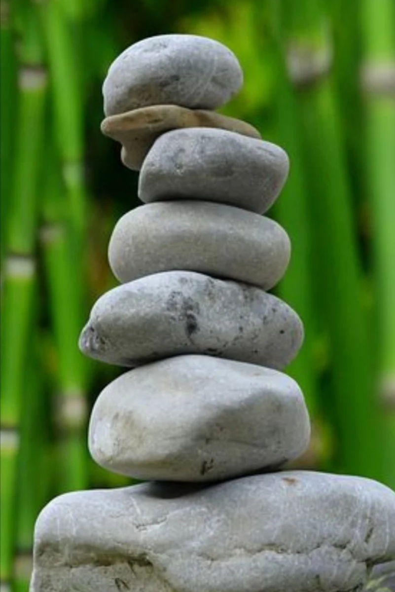 Source: https://pixabay.com/ru/photos/%D0%B4%D0%B7%D1%8D%D0%BD-%D1%81%D0%B0%D0%B4-%D0%BC%D0%B5%D0%B4%D0%B8%D1%82%D0%B0%D1%86%D0%B8%D1%8F-%D0%BC%D0%BE%D0%BD%D0%B0%D1%85-%D0%BA%D0%B0%D0%BC%D0%BD%D0%B8-2040340/
