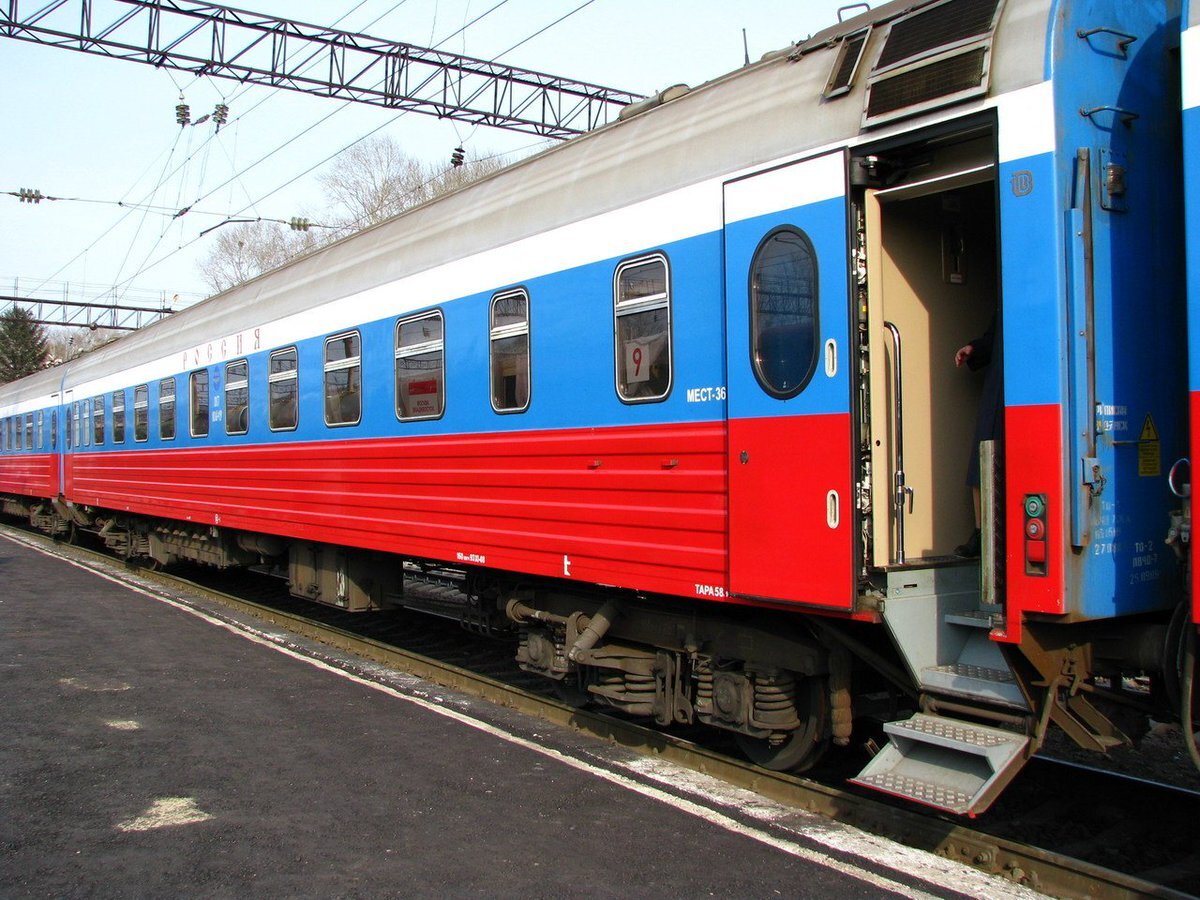 Фирменный поезд Россия 001м Владивосток Москва