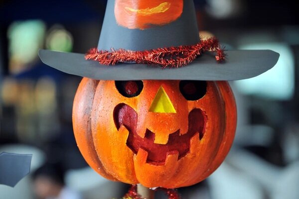 Даже тыквы  выглядят нарядно в эту мистическую ночь