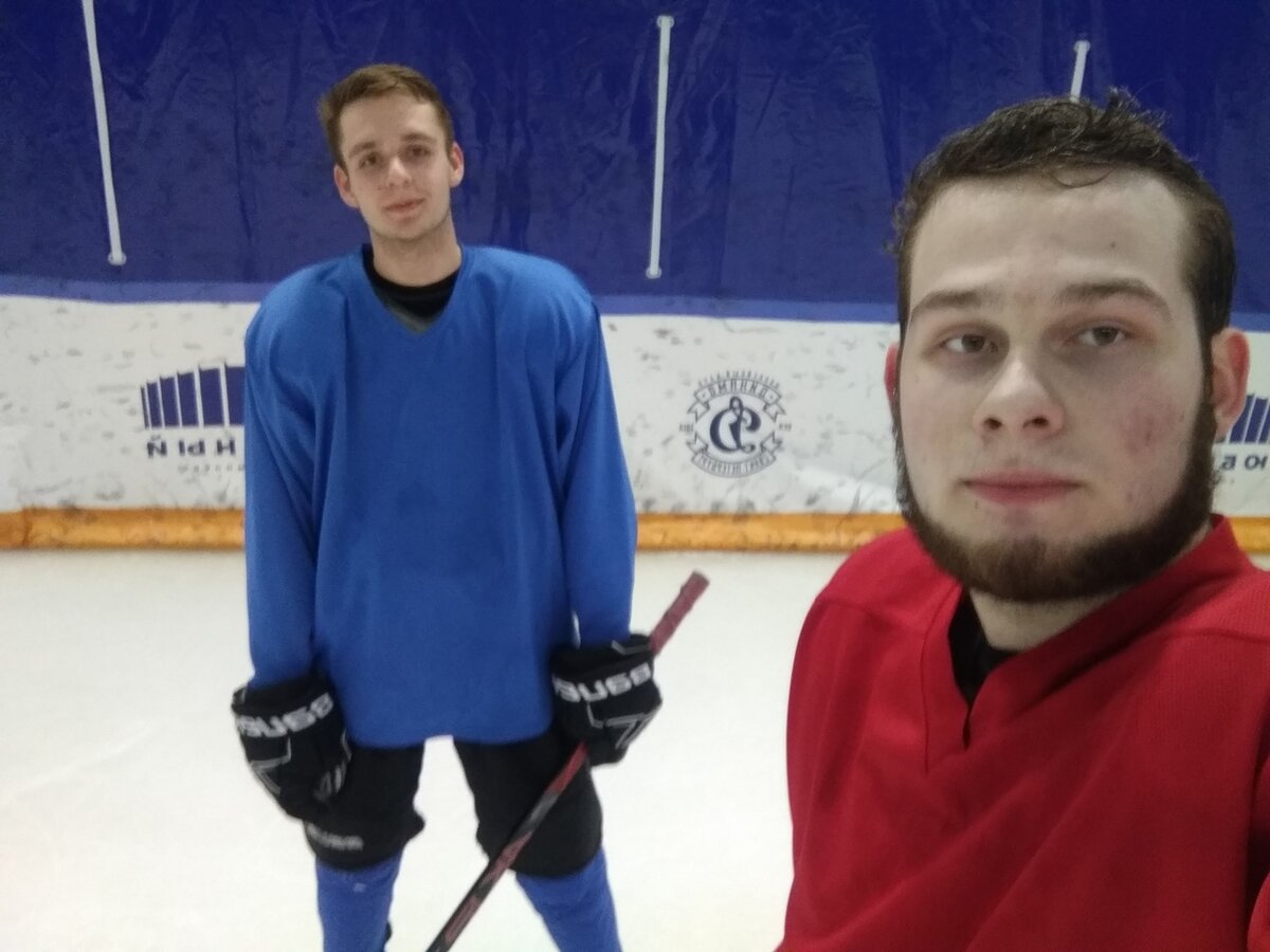 Даниил и его старший брат Антон на тренировке и после