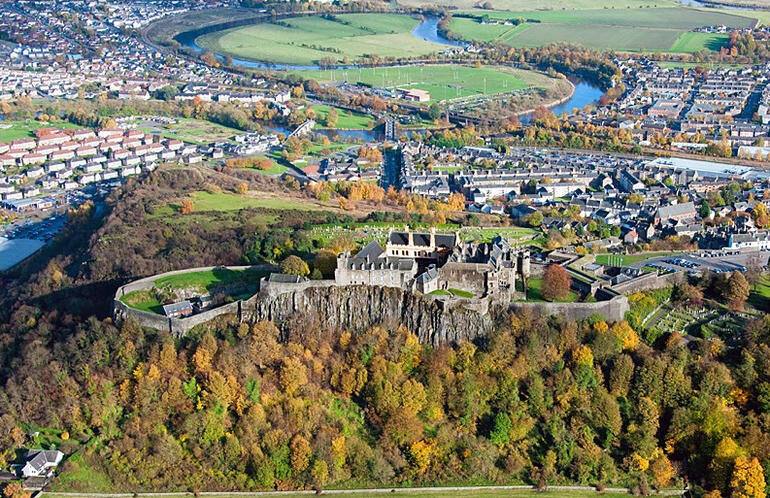 Стерлинг - древняя столица Шотландии. Вид на замок и город. Именно здесь и в окрестностях происходили судьбоносные события истории Шотландии. 