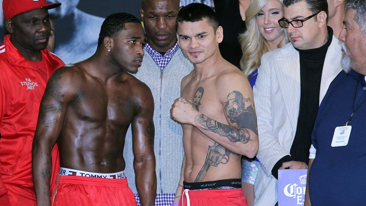 источник фото: кадр со взвешивания боксеров перед боем. Эдриен Бронер (слева) и Маркос Майдана (справа)