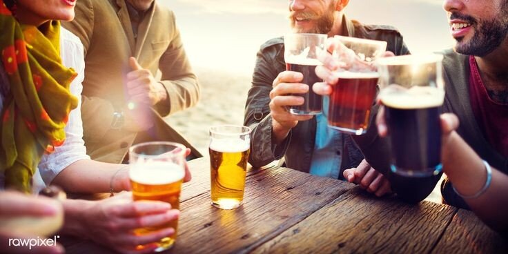 В английском пабе заказы делаются на всю компанию по очереди. Как только все допили, начинается новый round и за него уже платит следующий из компании друзей