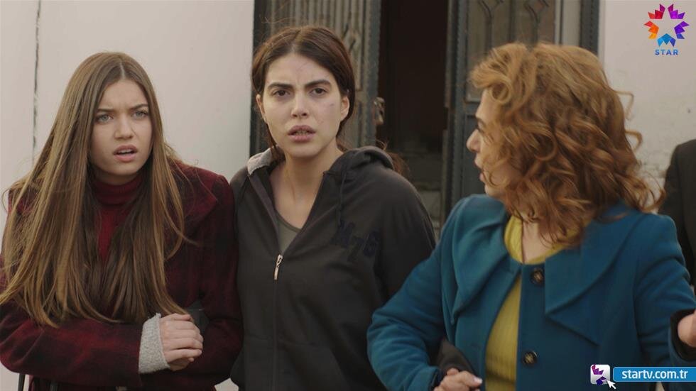 кадр из сериала "госпожа Фазилет и ее дочери"