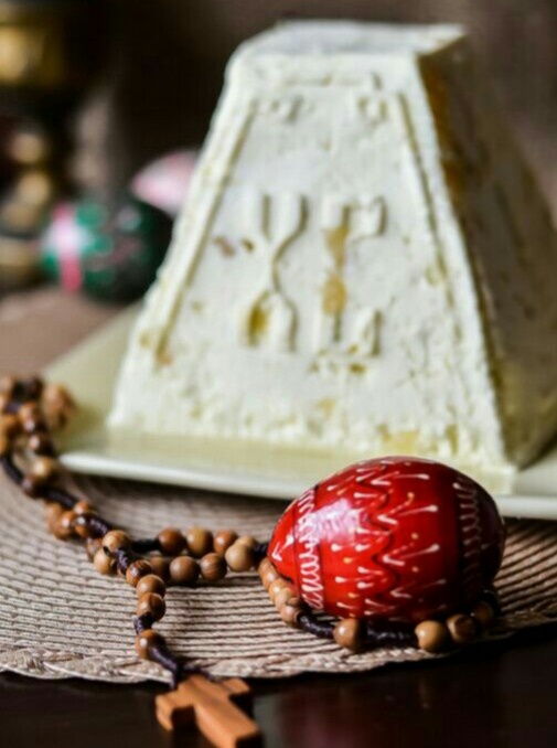 Готовится пасха в чистый четверг, потому как стоять она должна 3 дня. 