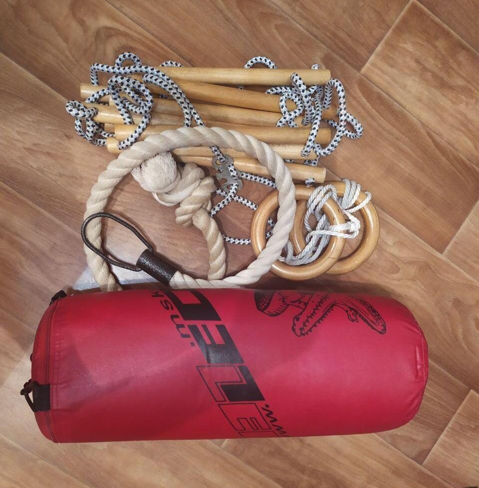 Сейчас все эти вещи хранятся в шкафу